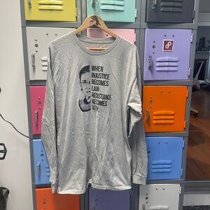 Men's Light Gray Long-Sleeve Graphic Tee - Statement Print